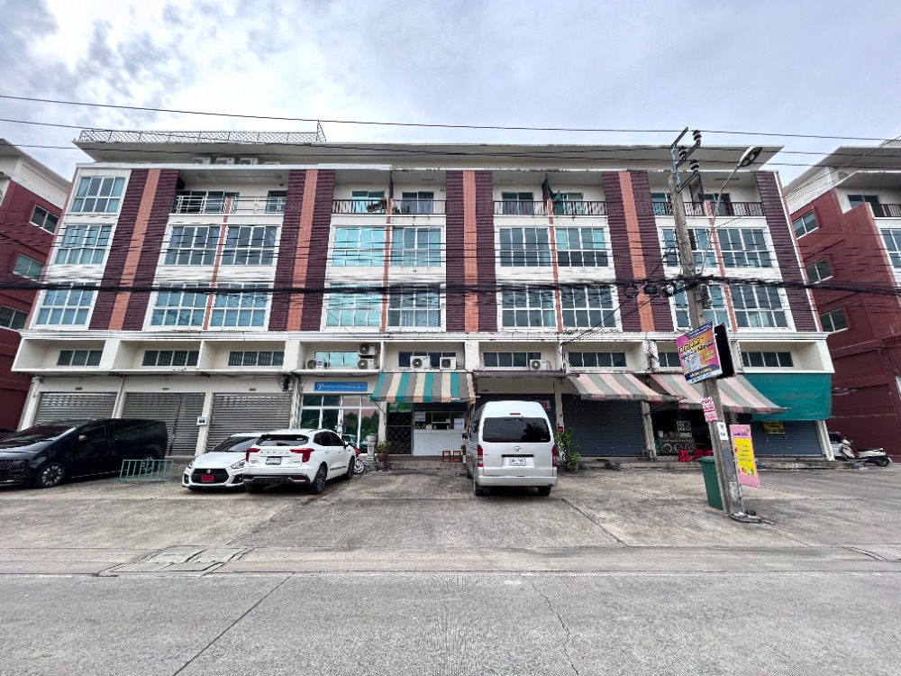 For SaleShophouseRama5, Ratchapruek, Bangkruai : Beautiful, modern commercial building located on Ratchaphruek Road *** opposite Central Westville. Suitable for office or residence.