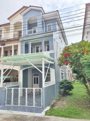 For SaleTownhouseOnnut, Udomsuk : Urgent sale, 3-storey townhouse, corner house, opposite Suan Luang Rama 9