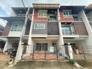 For SaleTownhouseChaengwatana, Muangthong : For sale/for rent, 3.5-storey townhouse, The Roof, Chaengwattana, no one in front of the house