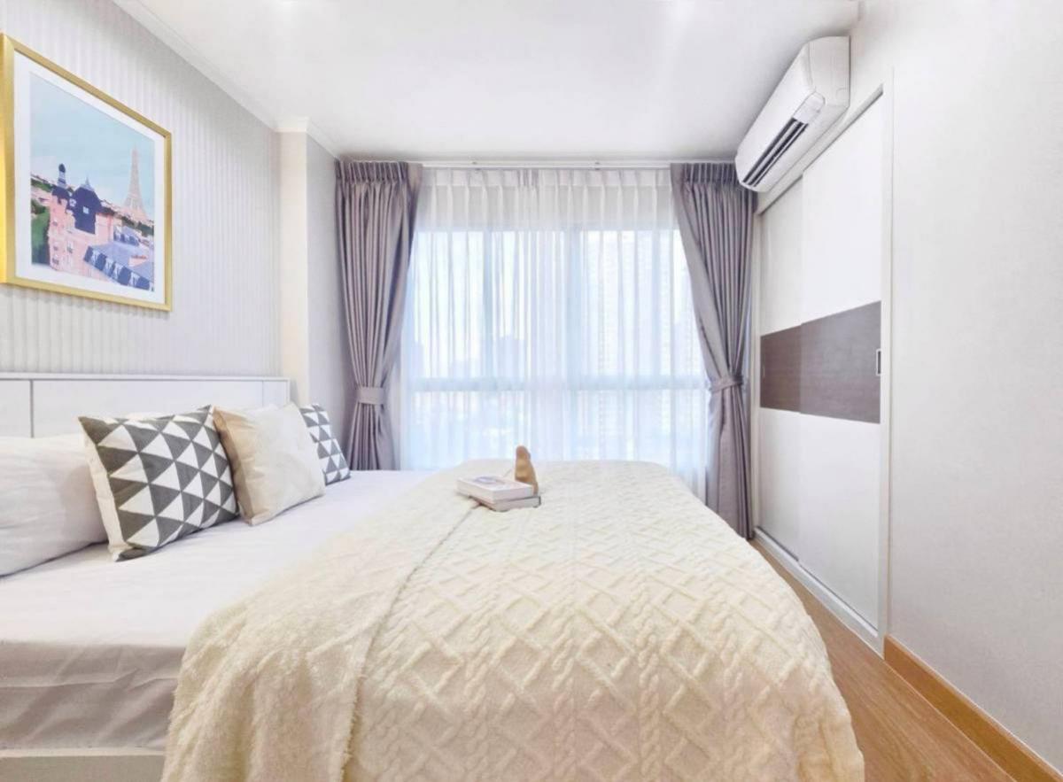 For SaleCondoKhlongtoei, Kluaynamthai : 🏬🚅BTS, hospitals, universities, close to every route Lumpini place rama4, a newly decorated condo, fully furnished in one room, ready for you to reserve today, get a full loan 💯 Free loan care