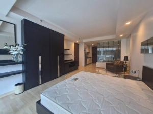 For RentCondoWitthayu, Chidlom, Langsuan, Ploenchit : The Rajdamri Floor 6 2 bed 2 bath 112 sq.m 60k