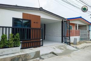 For SaleTownhouseMin Buri, Romklao : Single-storey detached house, Amornthap Village, U-Witthaya 18 Road, connecting to Liapwaree, Rat Uthit, Mitmaitri, Prachasamran, Nongchok, Suwinthawong, Lam Hin, Lam Luk Ka, Bangkok Arena, Nimit Mai, Min Buri, Lam Phak Chi, Lat Krabang, Khok Faet, Mahana