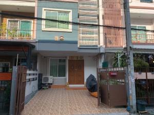 For SaleTownhousePattanakan, Srinakarin : Owner sells 2-storey townhouse, size 19 square wah, 3 bedrooms, 4 bathrooms, near BTS On Nut, Soi On Nut 17, Intersection 16