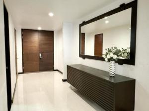 For SaleCondoSukhumvit, Asoke, Thonglor : For sale: Condo 3 beds Avenue61 ,big space Close to BTS Ekkamai