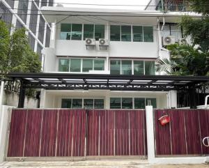 For RentHome OfficeSathorn, Narathiwat : For rent, 3 and a half storey townhouse, renovated throughout, beginning of Soi Sathorn 3, convenient entry and exit, near restaurants, suitable for a home office, clinic.