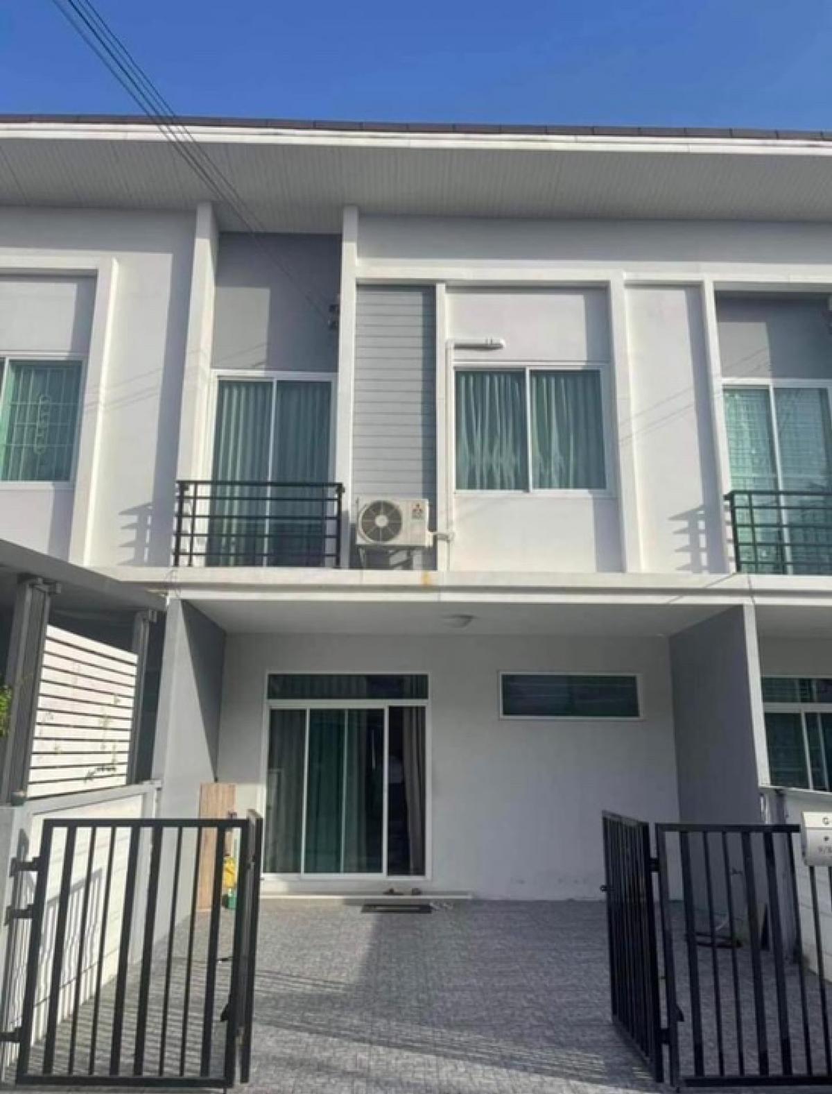 For RentTownhouseRathburana, Suksawat : For rent 🏡2-storey townhouse, 3 bedrooms, 2 bathrooms, Village📍Gusto House Suk Sawat 26