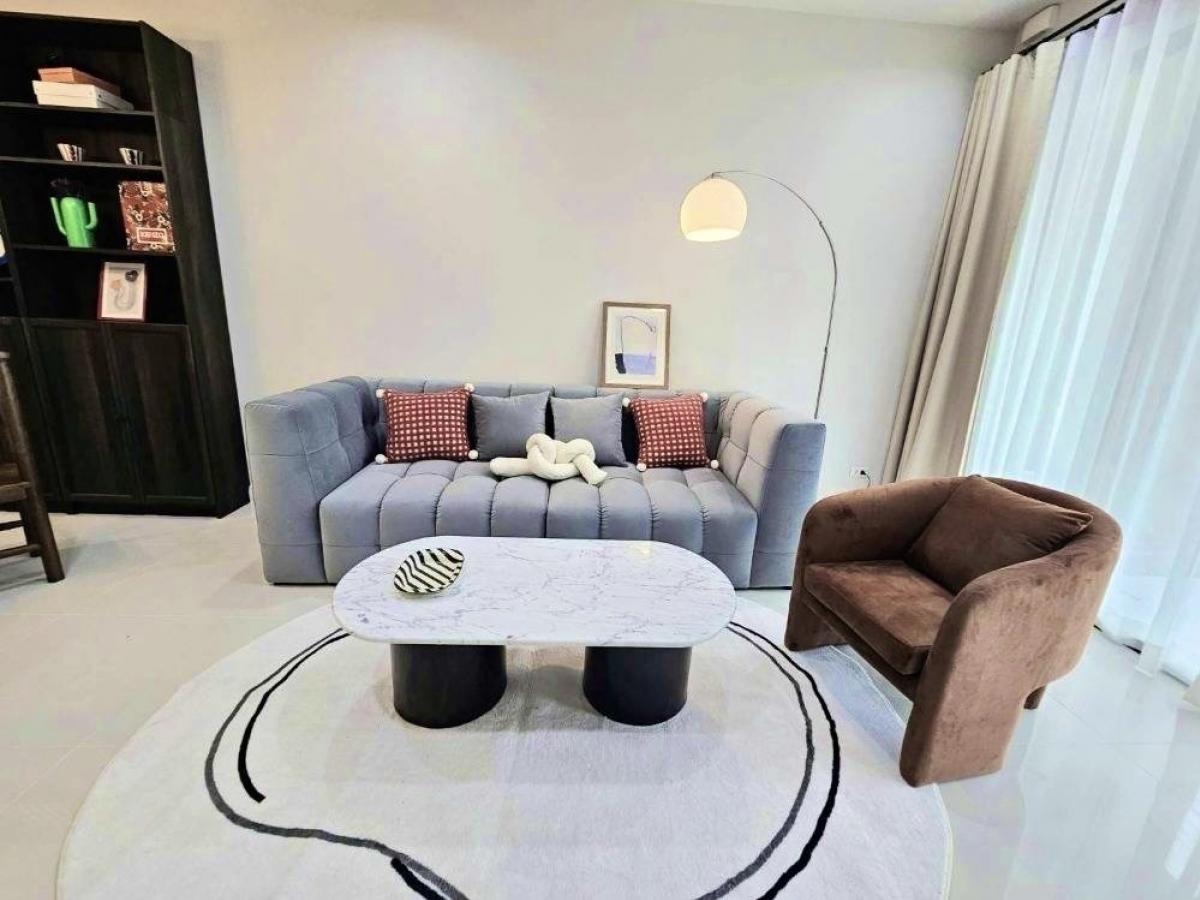 For RentTownhouseMin Buri, Romklao : Urgent!! Great location, dont miss it! Brand new luxury townhome, fragrant, no one has ever lived in it. Beautifully decorated, fully furnished, just bring your bags and move in.