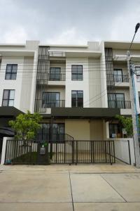 For RentTownhouseMin Buri, Romklao : Townhouse for rent Villa Albero Rama 9-Srinakarin, Fully furnished