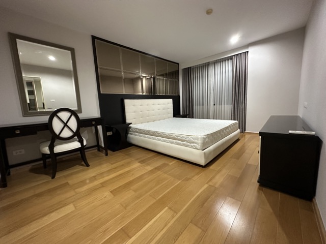 For RentCondoSukhumvit, Asoke, Thonglor : Condo 1 bedroom 1 living room near >> ✅Emporium ✅Emsphere ✅Benjasiri Park ✅BTS Phrom Phong Sukhumvit !! In the city center