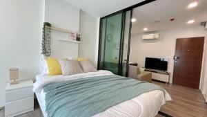 For RentCondoVipawadee, Don Mueang, Lak Si : 🏢 💰The most beautiful, fully furnished, Condo brown for rent, Phahon Yothin 67, new room, never lived in, 16,000/month, deposit 2, advance 1, free common fee, free parking for 1 car.