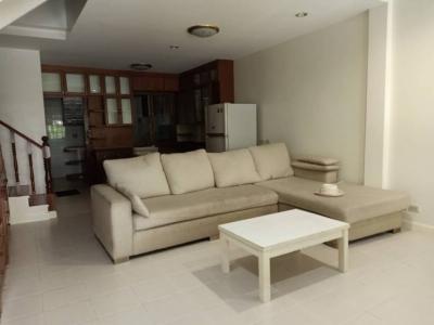 For RentTownhousePattanakan, Srinakarin : NTG384 Townhouse for rent, Baan Klang Muang, Rama 9 Soi 43, city center, near The Nine Rama 9 shopping mall, 500 m., exit the expressway and youll arrive right away, near the shopping mall, Huamark Stadium