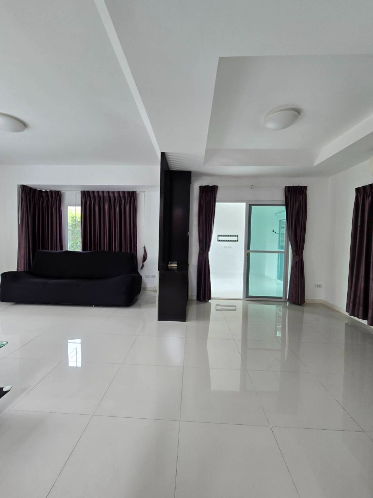 For RentHouseLadkrabang, Suwannaphum Airport : 2-storey detached house, family atmosphere