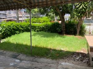 For RentHouseOnnut, Udomsuk : Single house for rent corner unit, 2 fls, size 74 sqw. usable area 183 sq m. 4 beds, 2 baths, Soi Punnawithat 53, rental price 24,000 baht per month.