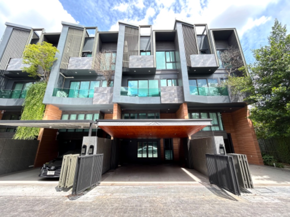 For RentTownhouseLadprao, Central Ladprao : For rent: Townhome, luxury private, The Eight Chatuchak-Ratchada project, ready to move in