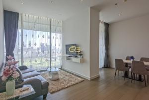 For RentCondoWitthayu, Chidlom, Langsuan, Ploenchit : Magnolias Rajadamri Boulevard - Hot Deal! Beautifully Furnished 1 Bedroom Condo for Rent with Fantastic View Over Polo Club!