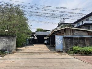 For SaleLandBangna, Bearing, Lasalle : 📢Land for sale with buildings 📢Soi Lasalle 75, 150 meters into the alley, concrete road 382 sq m. Interested, call 0987929891