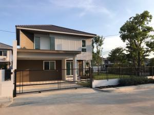 For RentHouseNawamin, Ramindra : Single house for rent, 3 bedrooms, Chaiyaphruek Village, Ram Intra-Chatuchak Expressway, corner house, nice to live in, can park two cars, large garden, view of the central garden