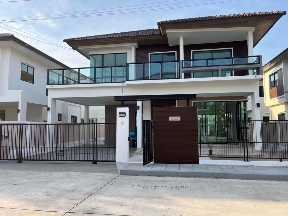 For SaleHousePathum Thani,Rangsit, Thammasat : Beautiful house in pristine condition! Its like getting a brand new house in a single-family home community, but the price is too good to resist!