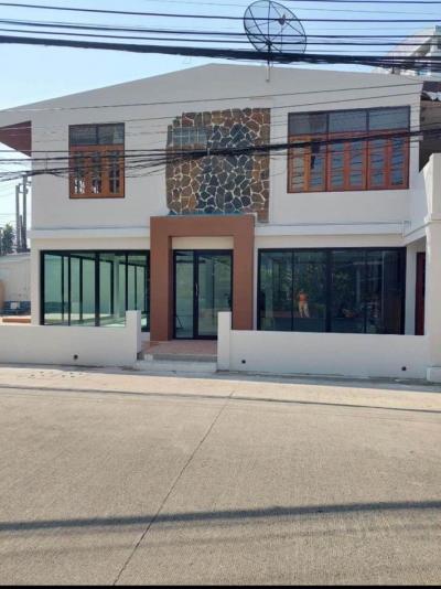 For RentHouseNonthaburi, Bang Yai, Bangbuathong : NTG393 2-storey detached house for rent, vintage style, prime location, Tiwanon 28, near the Pink Line electric train line.