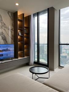 ให้เช่าคอนโดวิทยุ ชิดลม หลังสวน : Noble Ploenchit : Luxury Room And Unblock View