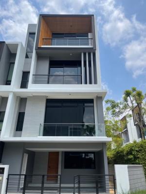 For SaleTownhousePattanakan, Srinakarin : Owner sells it himself. Beautiful location. Selling below cost. New house, never occupied. Lucky house number. East facing. No one in front of the house.