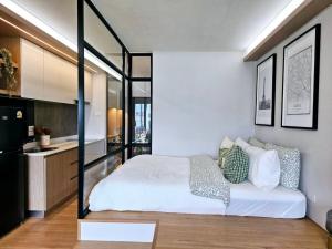 For SaleCondoChiang Mai : <<Owner sells it himself>> Agents welcome. Completely renovated condo. Great value in the heart of Chiang Mai.