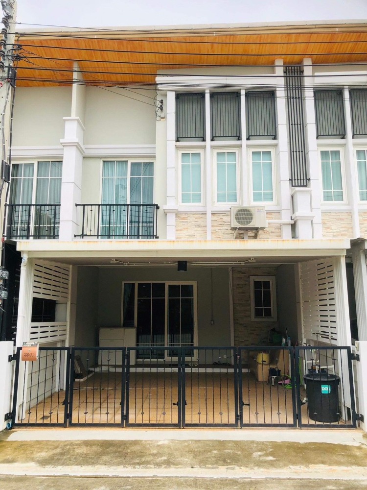 For RentTownhouseKaset Nawamin,Ladplakao : 🏡 For rent 🏡 Beautiful townhouse, near the main road, in the heart of Nawamin, 3 bedrooms, 3 bathrooms, English style, ready to move in ✨