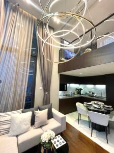 For SaleCondoSukhumvit, Asoke, Thonglor : Cloud sukhumvit 23 📍SALE 2-storey high ceiling room, Loft style, very spacious, 2 bedrooms, only 14.45 million baht. ✨ Only one room left. New luxury project, only 5 minutes from BTS Asoke / Interested, contact 062-362-5623 agent