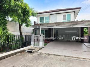 For SaleHouseLadkrabang, Suwannaphum Airport : Beautiful detached house for sale, Manthana Village 3, Ring Road, On Nut, edge plot, near the park, 3 bedrooms, 3 bathrooms, 6.39 million baht.