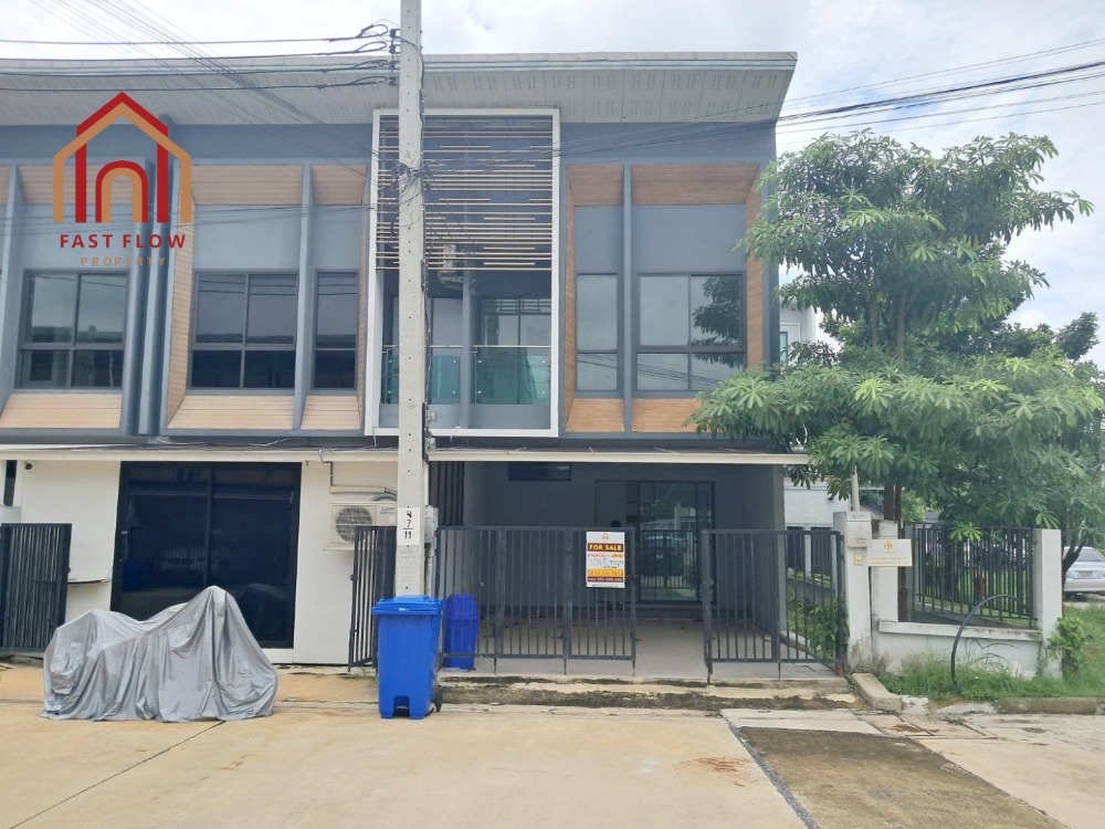 For SaleTownhouseKaset Nawamin,Ladplakao : For sale: Townhome, The Vision Village, Nawamin 85, corner house, new house, never lived in, ready to move in, near Fashion Island shopping mall.