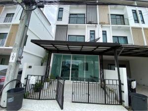 For RentTownhousePattanakan, Srinakarin : ⚡ For rent, 3-storey townhouse, Patio Srinakarin - Rama 9, near BTS, size 21 sq m. ⚡