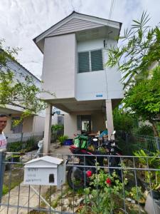 For SaleHousePathum Thani,Rangsit, Thammasat : Urgent sale! Baan Ua-Athorn Townhouse, 2 floors, Khlong 10/2 project, good condition, 2 bedrooms, 1 bathroom, 23 sq m. Stop renting and become the owner of your first home!