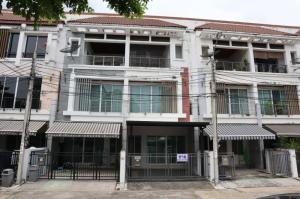 For SaleTownhouseBang kae, Phetkasem : Townhouse for sale, 3 floors, 20 sq m., Baan Klang Muang Sathorn, Ratchaphruek, Soi Ratchaphruek 6, good location, shady, next to MRT and BTS Bang Wa.