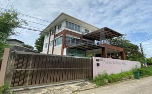 For RentHouseKaset Nawamin,Ladplakao : Single house for rent, 3 floors, area 100 sq m, near Prasertmanukit Road, can be used as an office, parking for 5 cars