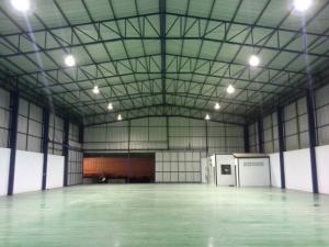 For RentWarehouseSriracha Laem Chabang Ban Bueng : Warehouse for rent, Laem Chabang-Sri Racha, 2,000 sq m., near Laem Chabang Port, Motorway No. 7, with loading dock, 3-phase electricity