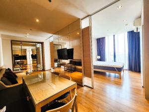 ให้เช่าคอนโดสุขุมวิท อโศก ทองหล่อ : Park 24 , 2bed 2bath, combine room