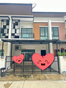 For RentTownhouseBangna, Bearing, Lasalle : I-Fifth Bangna 3 bedrooms, 2 bathrooms, near Mega Bangna. Interested, contact 082-3223695.