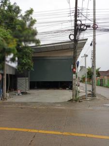 For RentWarehouseNawamin, Ramindra : Newly built warehouse for rent, Phetkasem Road, Sai Mai, Watcharapol, size 360 ​​sq m., not deep into the alley, 3-phase electricity, parking for 4 cars, container trucks can enter and exit.