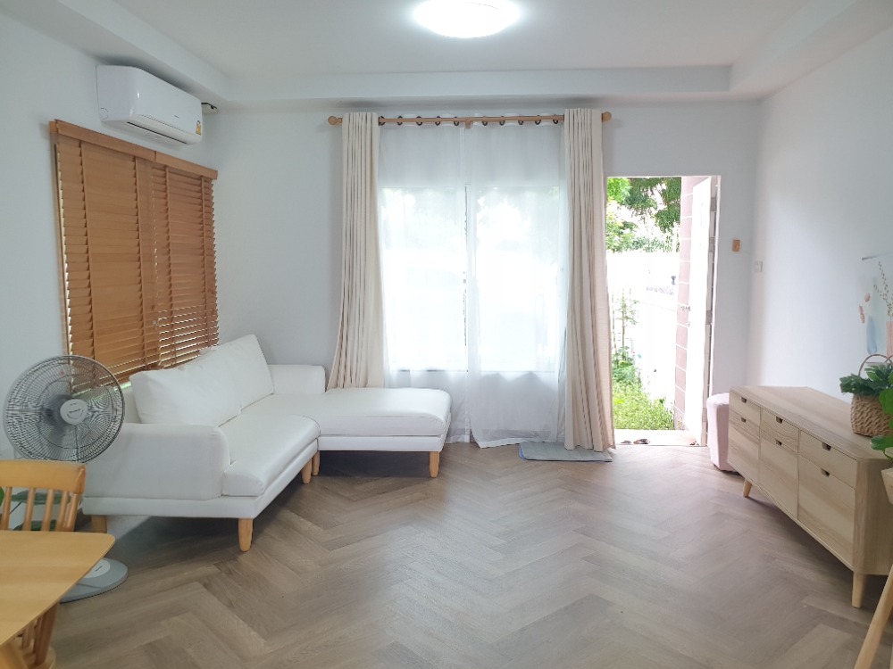 For RentTownhouseRayong : Townhouse with a large garden, fully furnished in a minimalist style, ready to move in