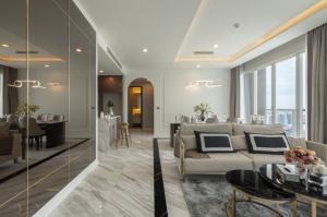 ขายคอนโดสาทร นราธิวาส : 4 Bed Luxury Condominium With Chao Phraya River View!!