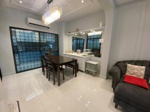 For RentTownhouseSeri Thai, Ramkhamhaeng Nida : Townhome for rent 3 floors Baan Klang Muang Ladprao-Serithai