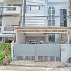 For RentTownhouseChokchai 4, Ladprao 71, Ladprao 48, : H0468😊 For RENT Townhome for rent, 3 floors, 🚪4 bedrooms🚄near MRT Lat Phrao 71🏢Lat Phrao🔔House area: 36 sq m🔔Usable area: 400 sq m💲Rent: 35,000฿📞O99-5919653,O65-9423251✅LineID:@sureresidence