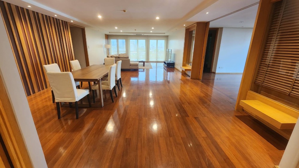 ให้เช่าคอนโดพระราม 3 สาธุประดิษฐ์ : For rent 4bed 5 bath close to Parco location Is Nang Linchi Soi4 320 sq.m. Private residence total 14 unit at the building