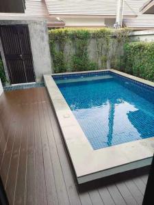 For RentHousePattaya, Bangsaen, Chonburi : Pool Villa for Rent 2BR The Maple Pattaya