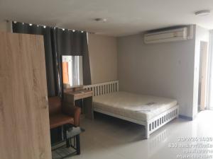 For RentCondoRatchadapisek, Huaikwang, Suttisan : Beautiful room, wide balcony, Soi Ratchada 18, near Central Rama 9, near MRT Huai Khwang and Sutthisan!