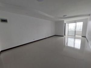 For SaleCondoThaphra, Talat Phlu, Wutthakat : Urgent sale, Piamrak Residence Condo, spacious room, inexpensive price, newly renovated, near BTS Talat Phlu, near Silom, Sathorn, convenient transportation