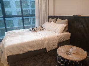 For SaleCondoOnnut, Udomsuk : Condo for sale: The Excel Hideaway Sukhumvit 50, pool view, fully furnished, built-in throughout the room, just bring your bags and move in (RS 0742)