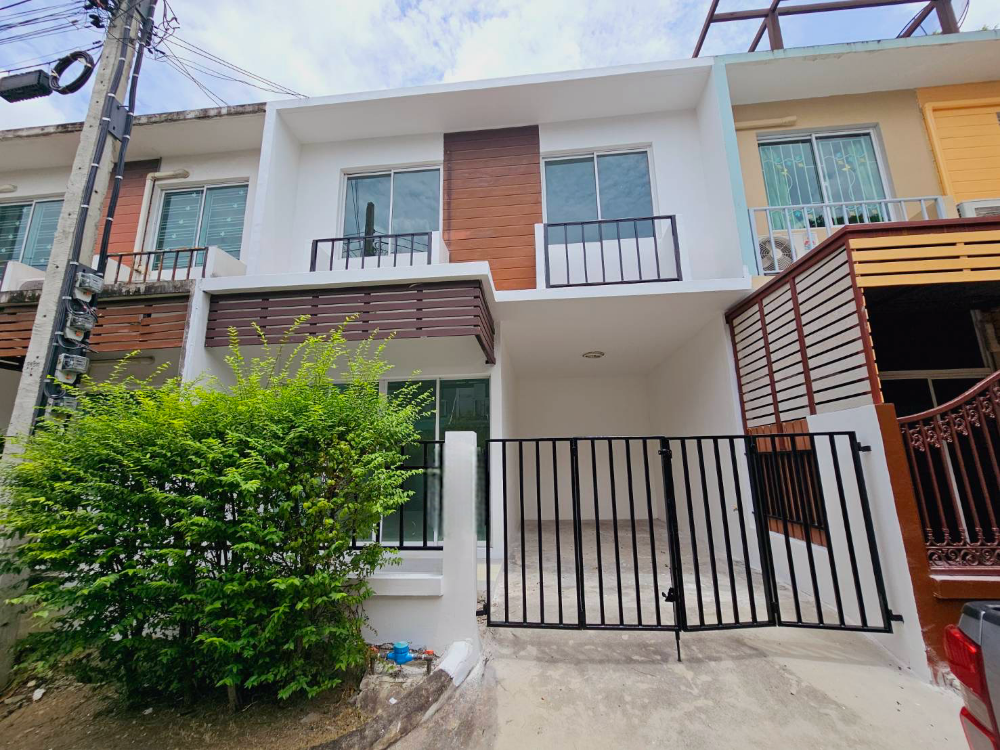 For RentTownhouseSamut Prakan,Samrong : 📌 Townhouse for rent, The Colors Premium Bangna Km.8 🐶😻Pet Friendly, dogs and cats allowed, empty house