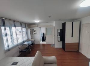 For RentCondoLadprao, Central Ladprao : For rent!: One Ladprao Station (One Ladprao Station) Property code #WEA1095 Interested, inquire by adding Line @condo168 (with @ in front)