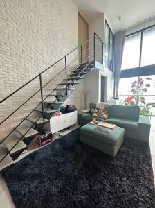 ขายคอนโดสีลม ศาลาแดง บางรัก : ขายคอนโด The Lofts Silom 2 ห้องนอน ชั้น18 Type Duplex ทำเลดี ใจกลางเมือง ใกล้ BTS สุรศักดิ์และถนนสีลม